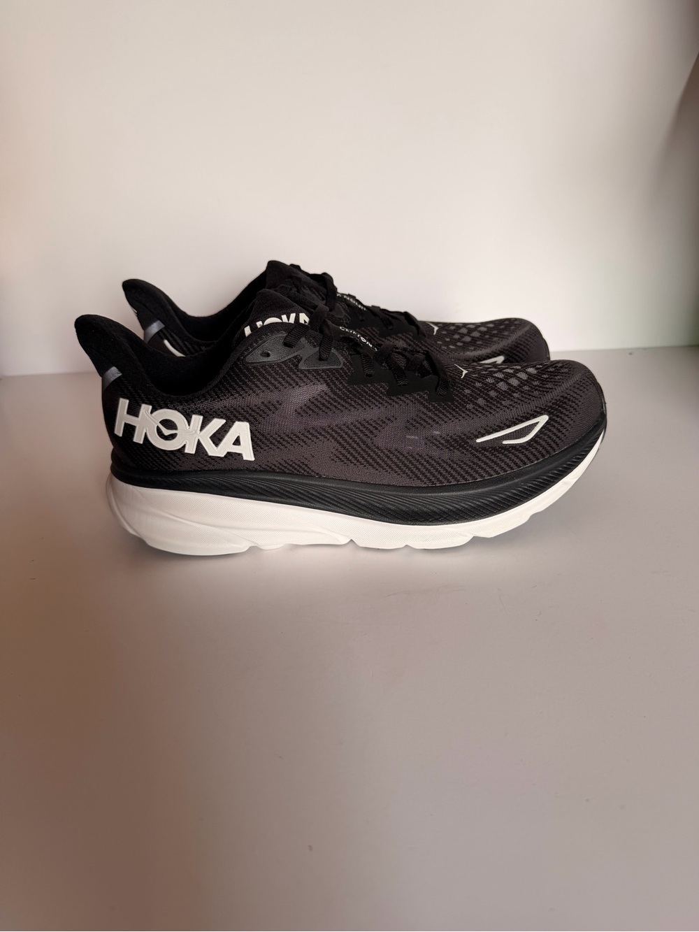 Clifton 9 Wide Running Shoes - Black / White (Size 10.5 D) NIB